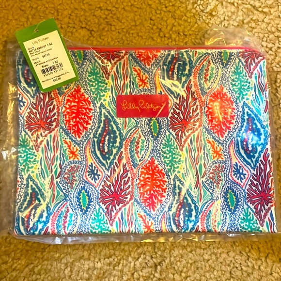 Lilly Pulitzer Handbags - Lilly Pulitzer Pick Me Up Pouch Large